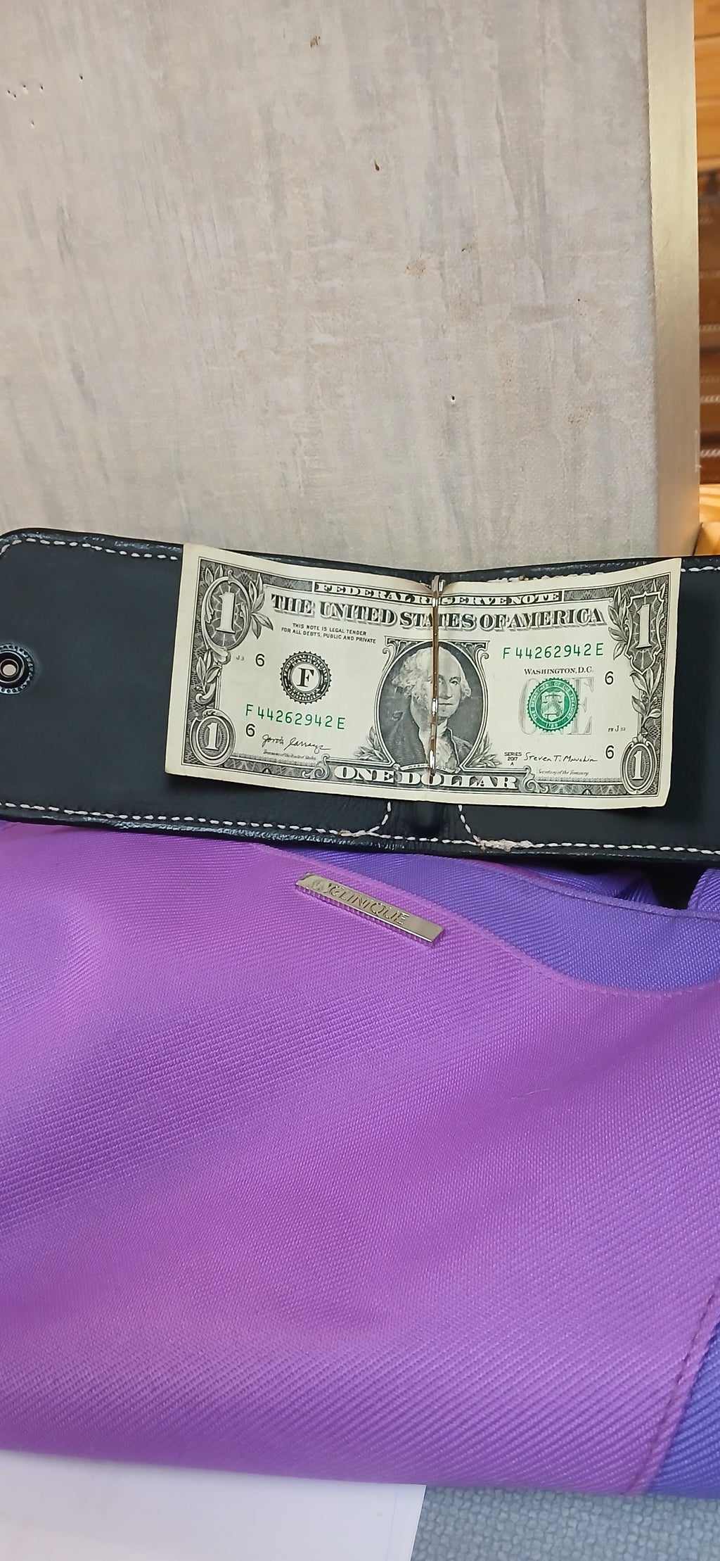Slim fit wallet